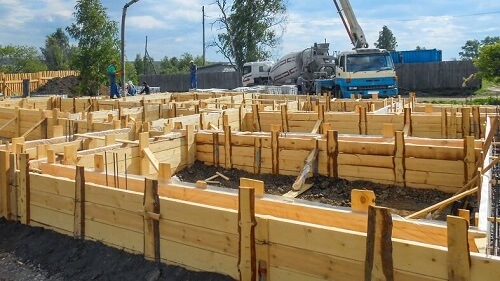 Ленточный фундамент для дома в Ивенце
